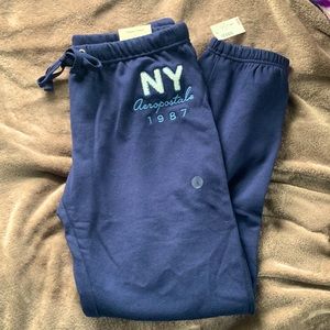 BRAND NEW AEROPOSTALE NY  CLASSIC CINCH NAVY BLUE JOGGERS. brand new with tag